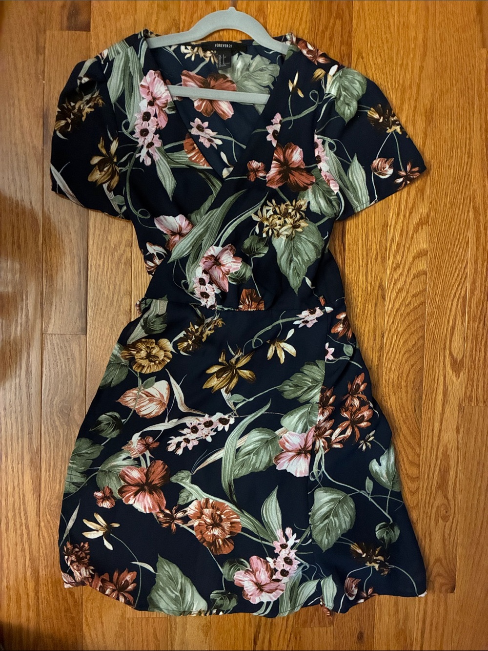 🍃 Forever 21 Floral Wrap Dress with Waist Tie and V-neck